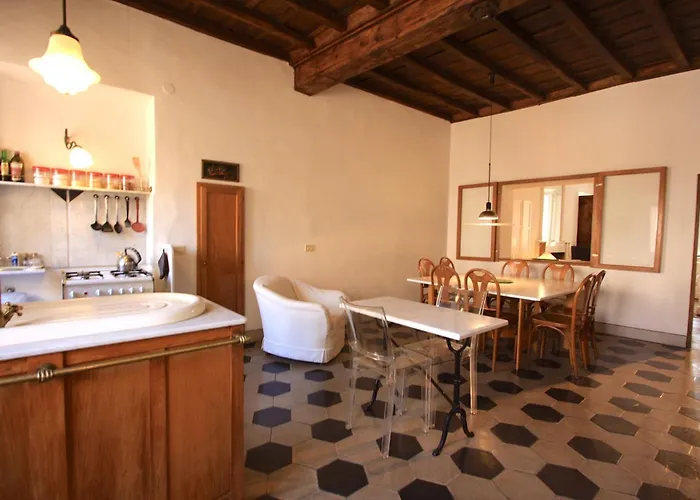 Navona Large 1br House Apartament